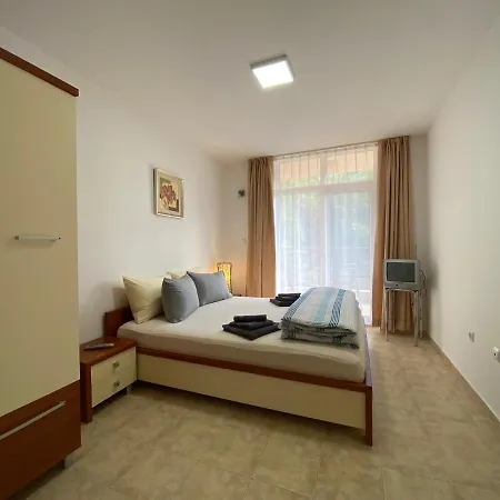 Anita A15 Family Sunny Apartment